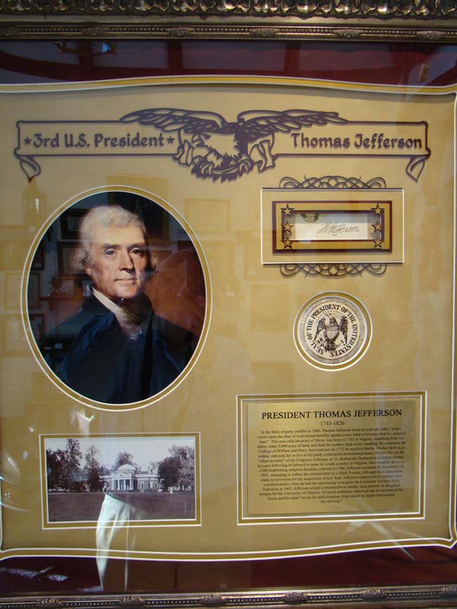 An attractive framed THOMAS JEFFERSON grouping including his original signature circa 1800 — image 3